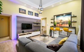 Downtown Deluxe-Two Bedroom Apartment With Sauna